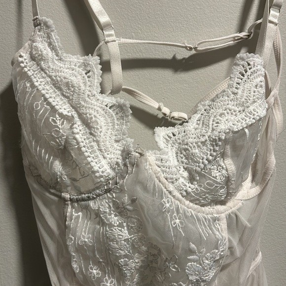 White lace bodysuit - Picture 2 of 3